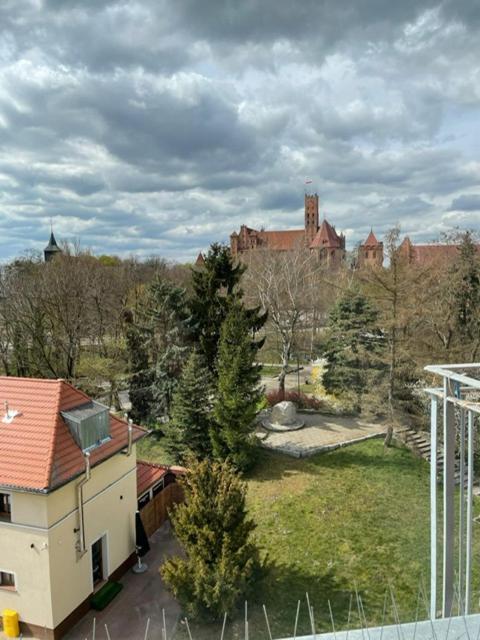 Apartament Z Widokiem Na Zamek Gn Appartamento Malbork Esterno foto
