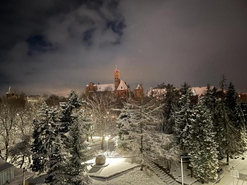 Apartament Z Widokiem Na Zamek Gn Appartamento Malbork Esterno foto