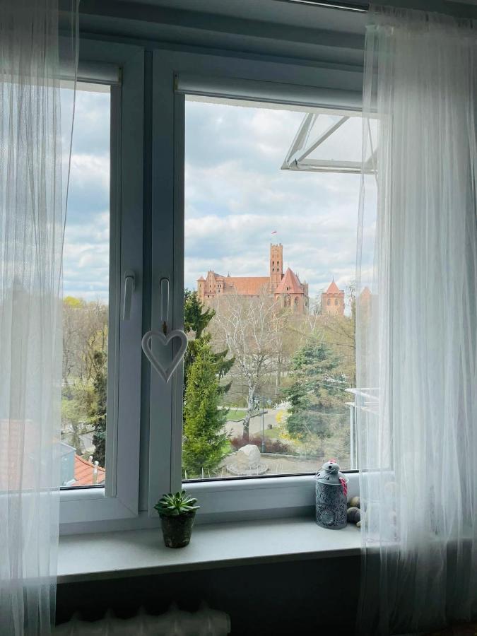 Apartament Z Widokiem Na Zamek Gn Appartamento Malbork Esterno foto